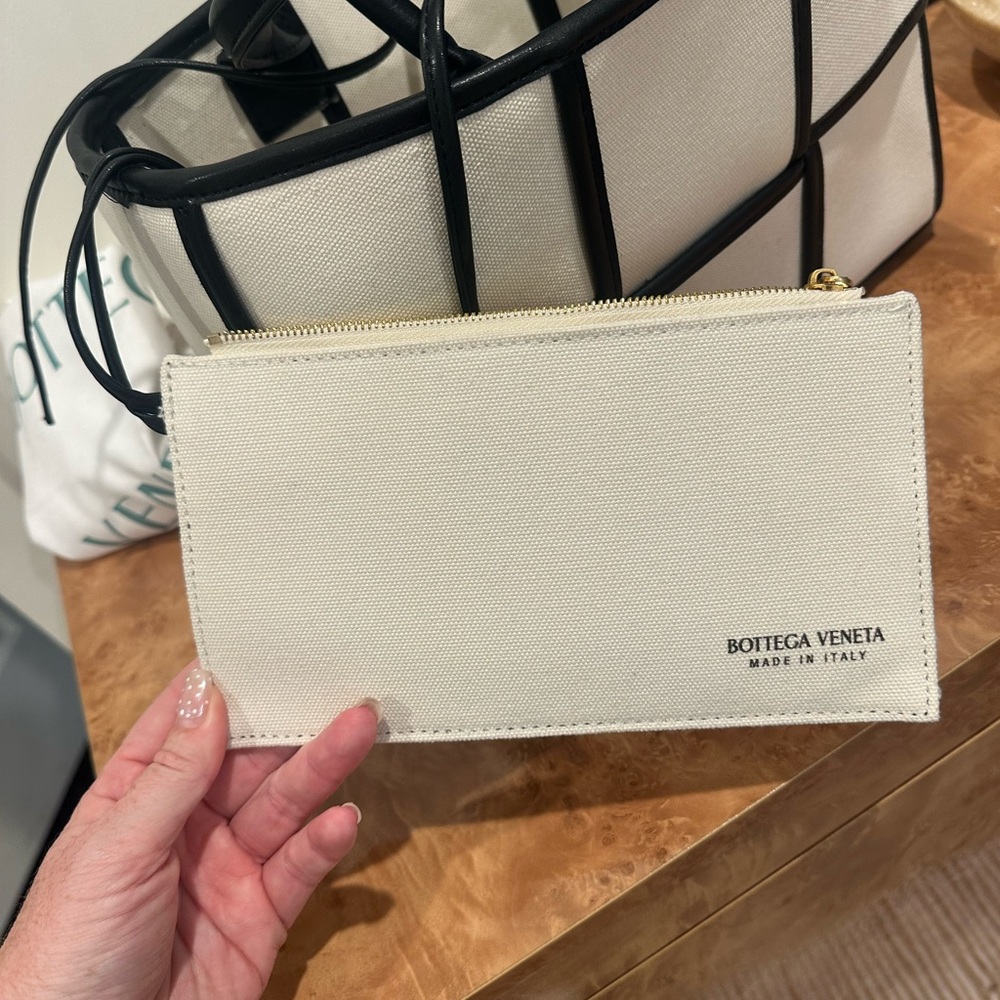 Bottega Veneta Black and White Tote - Picture 5 of 11